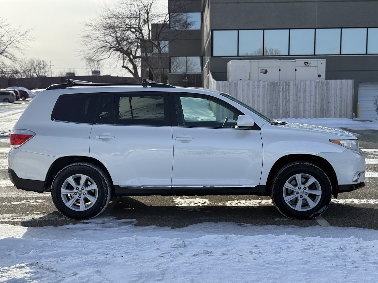 Toyota Highlander Base 4WD 2013