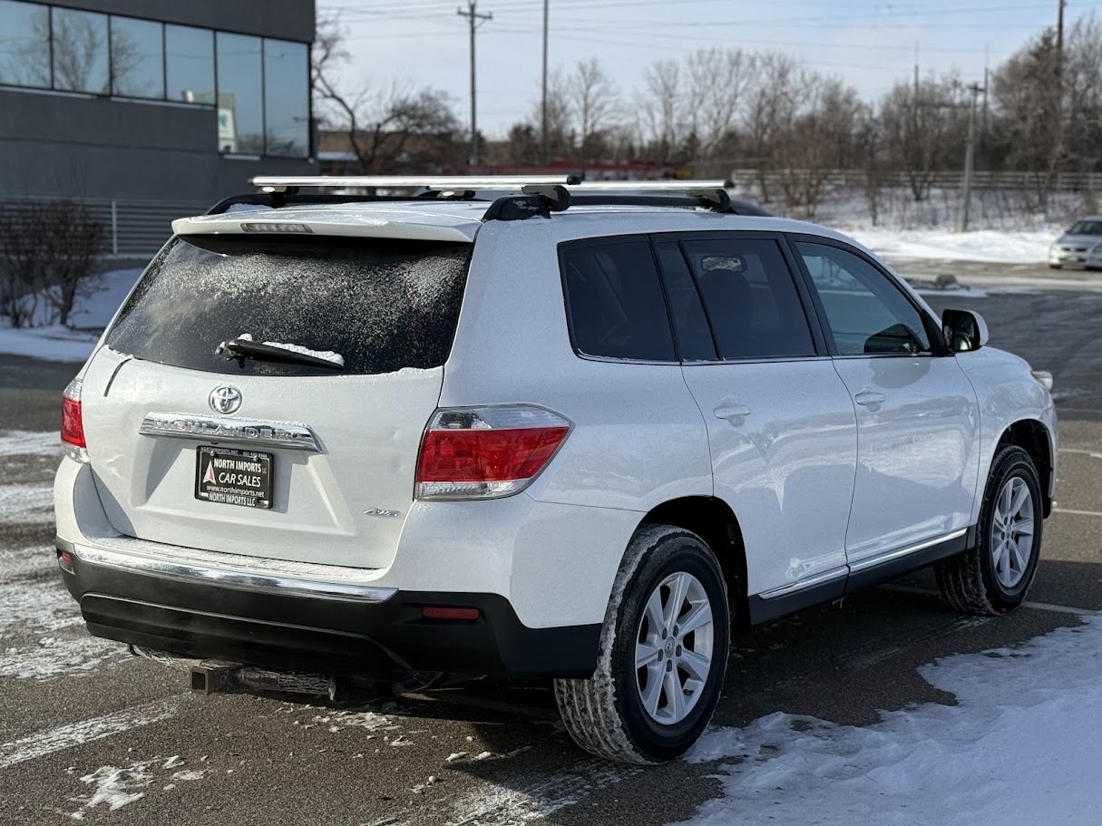 Toyota Highlander Base 4WD 2013