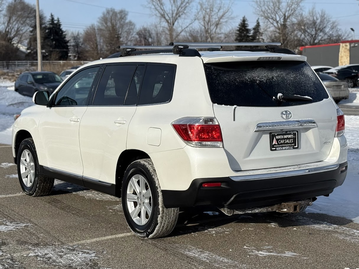 Toyota Highlander Base 4WD 2013