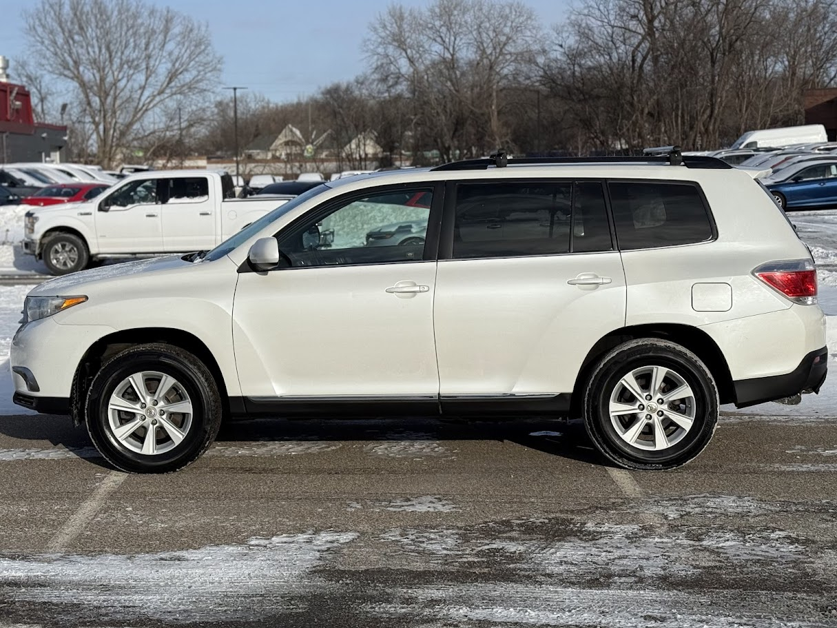 Toyota Highlander Base 4WD 2013