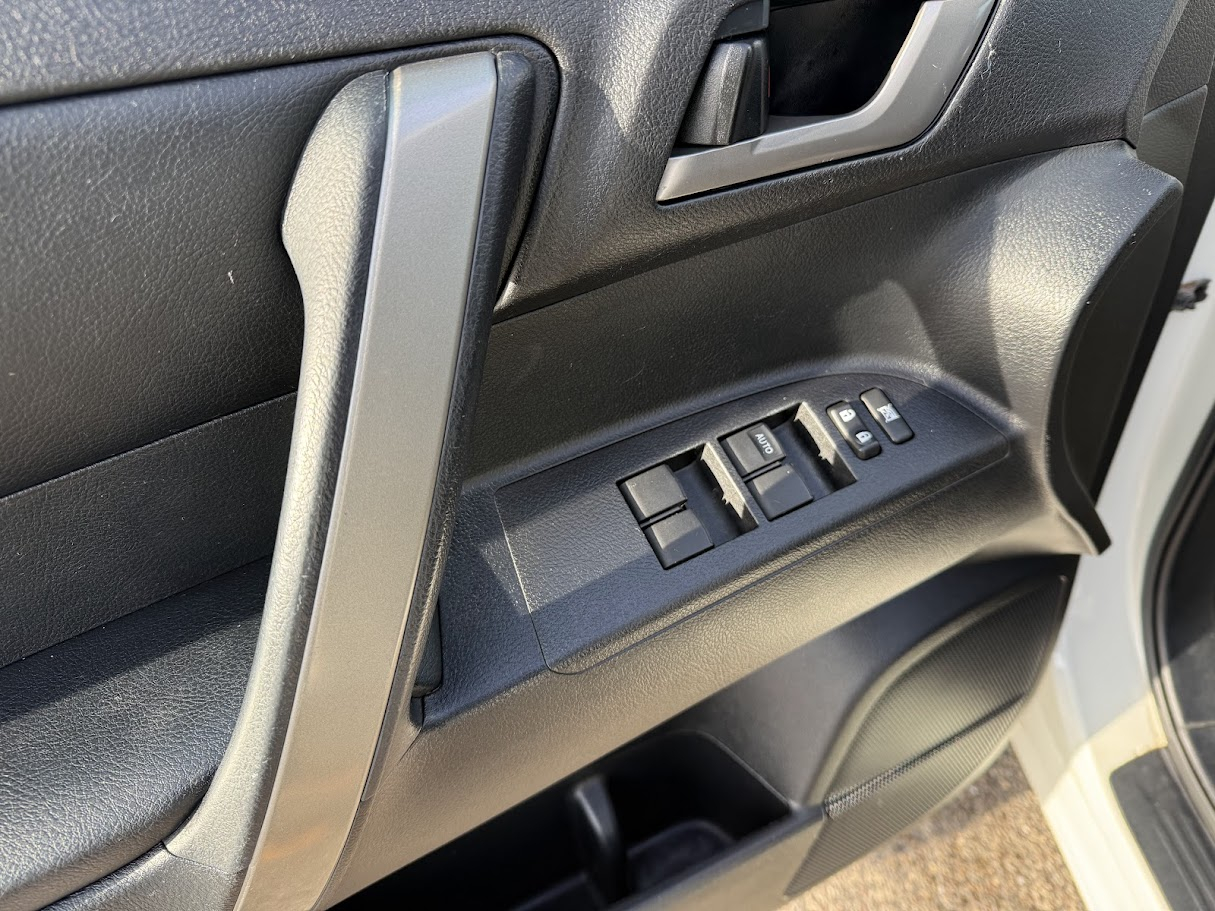 Toyota Highlander Base 4WD 2013