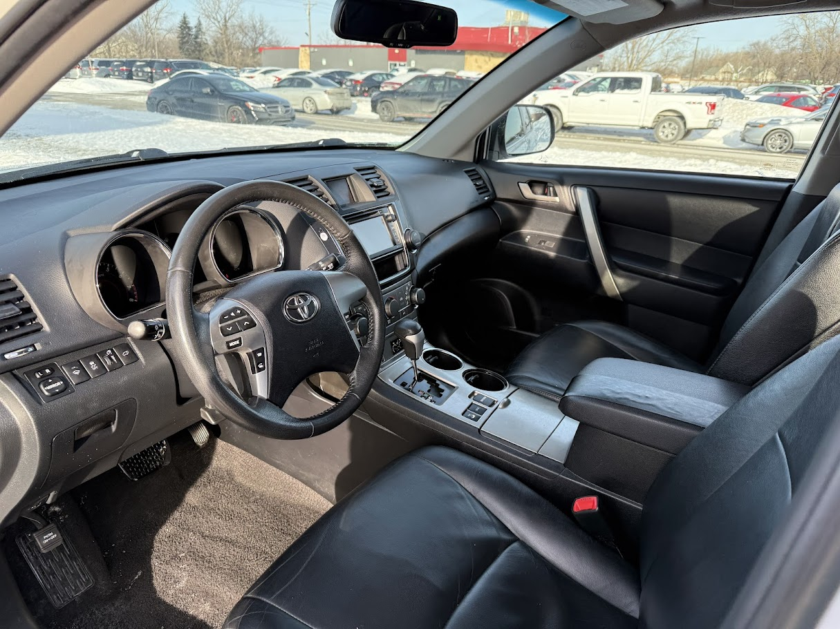 Toyota Highlander Base 4WD 2013