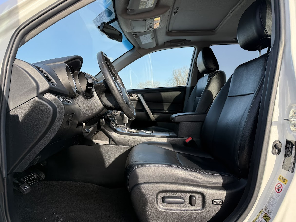 Toyota Highlander Base 4WD 2013