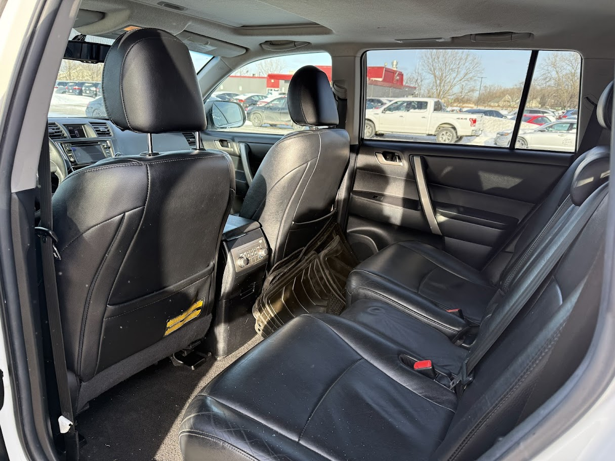 Toyota Highlander Base 4WD 2013