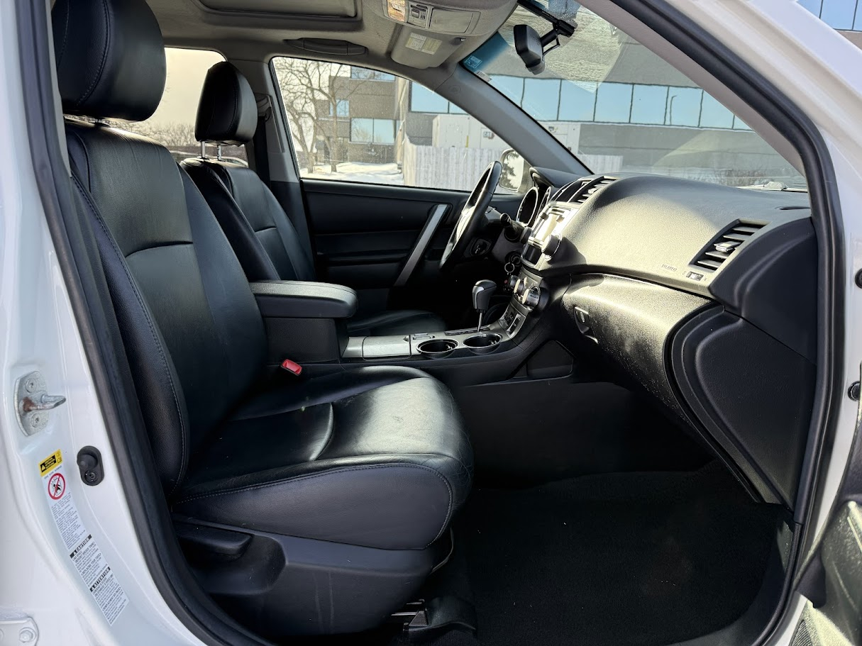 Toyota Highlander Base 4WD 2013