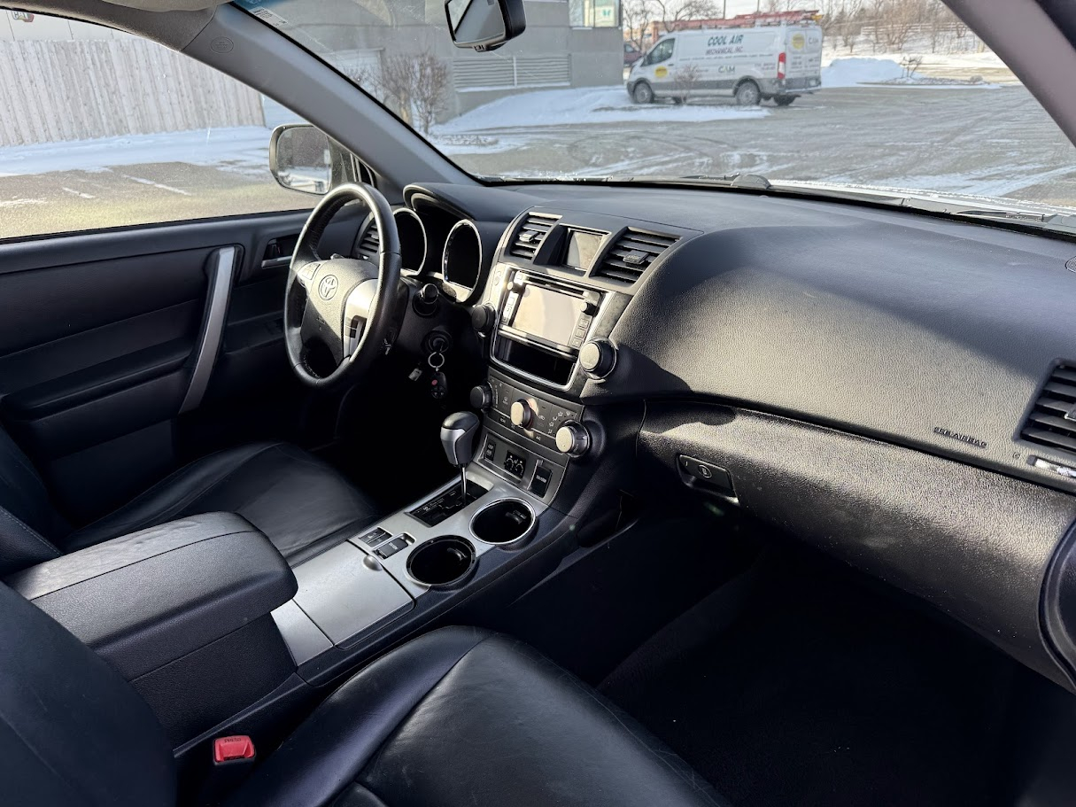 Toyota Highlander Base 4WD 2013