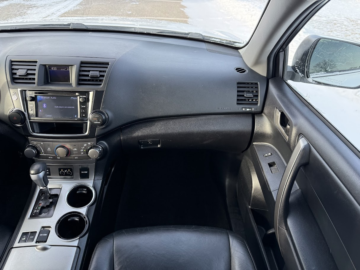 Toyota Highlander Base 4WD 2013