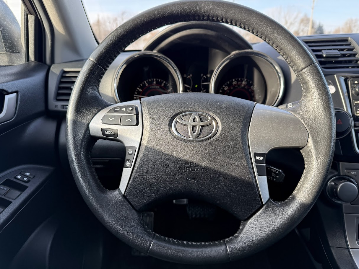 Toyota Highlander Base 4WD 2013