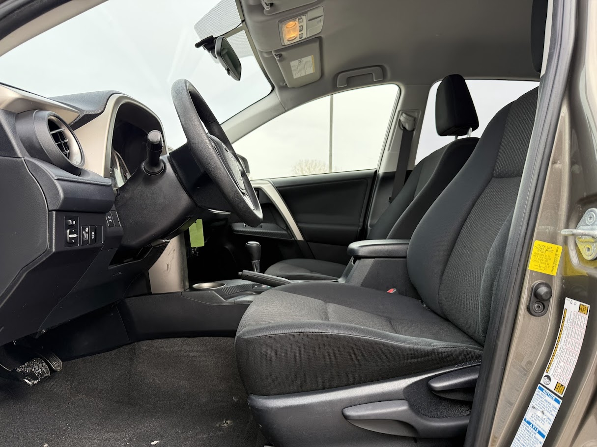 Toyota RAV4 LE AWD 2015