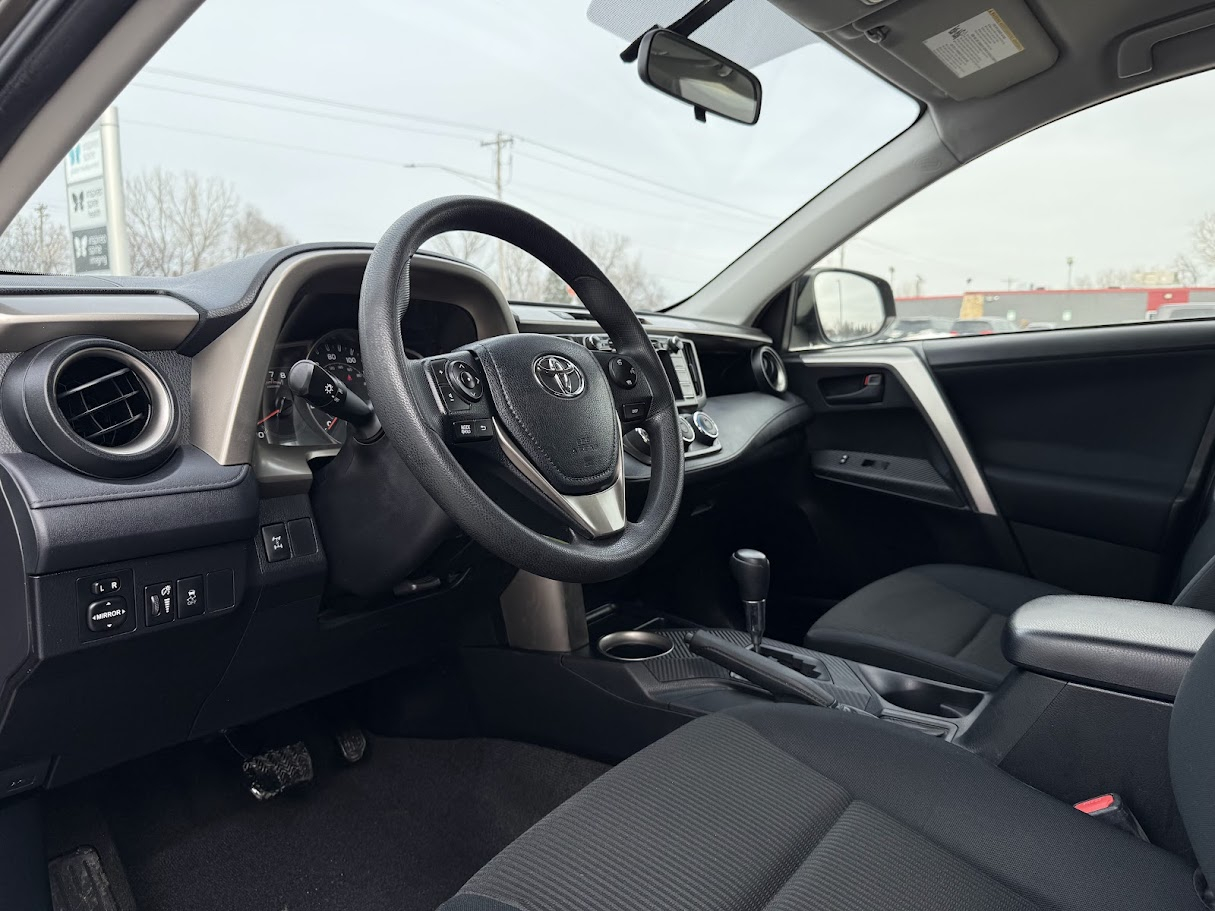 Toyota RAV4 LE AWD 2015