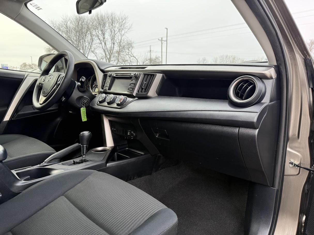 Toyota RAV4 LE AWD 2015