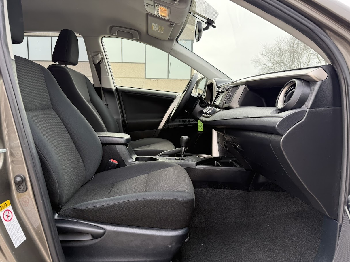 Toyota RAV4 LE AWD 2015