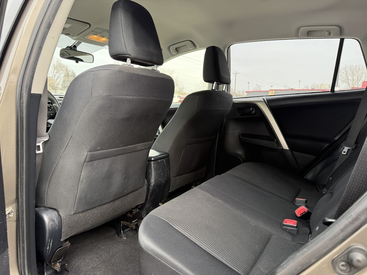 Toyota RAV4 LE AWD 2015