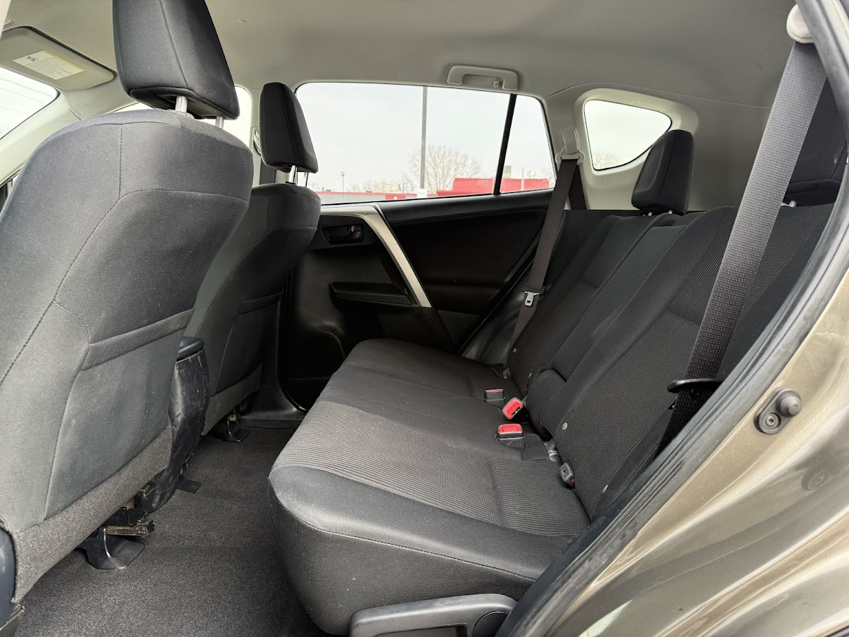 Toyota RAV4 LE AWD 2015