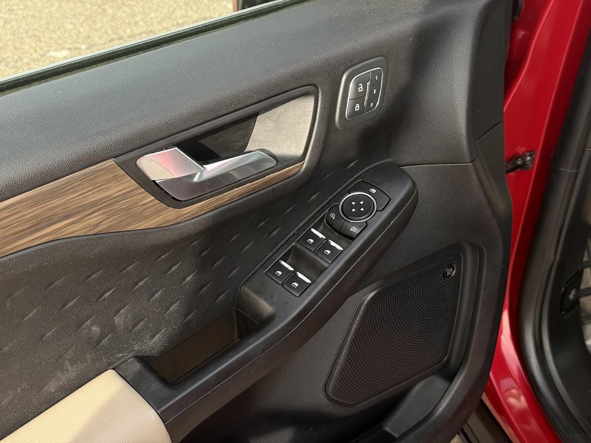 Ford Escape Hybrid Titanium 2020