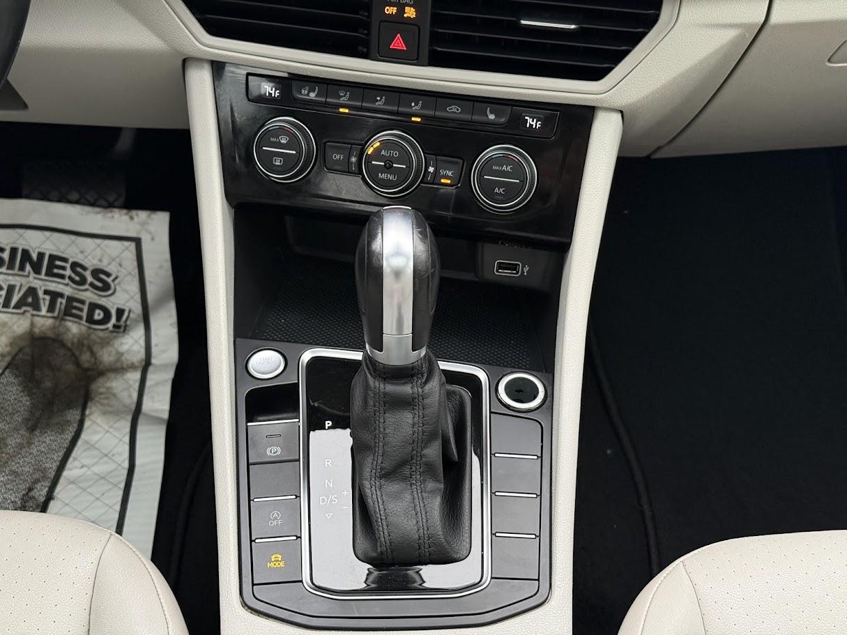 Volkswagen Jetta 1.4T SEL 8A 2019