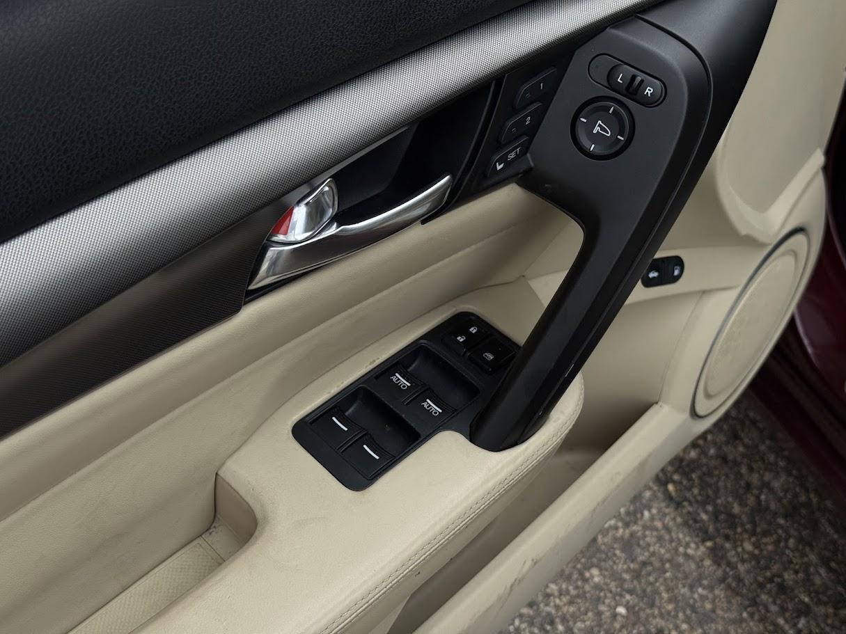 Acura TL 6-Speed AT with Tech Package and 18-In. WP 2012