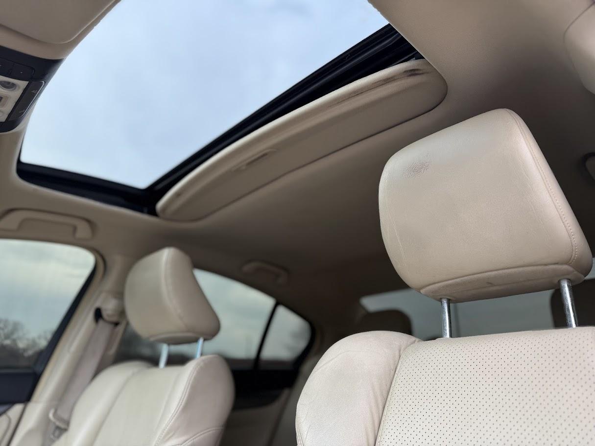 Acura TL 6-Speed AT with Tech Package and 18-In. WP 2012