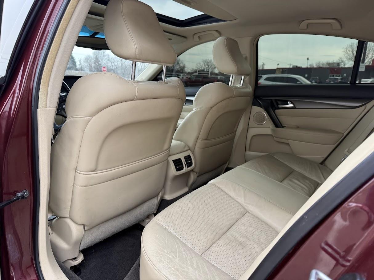 Acura TL 6-Speed AT with Tech Package and 18-In. WP 2012
