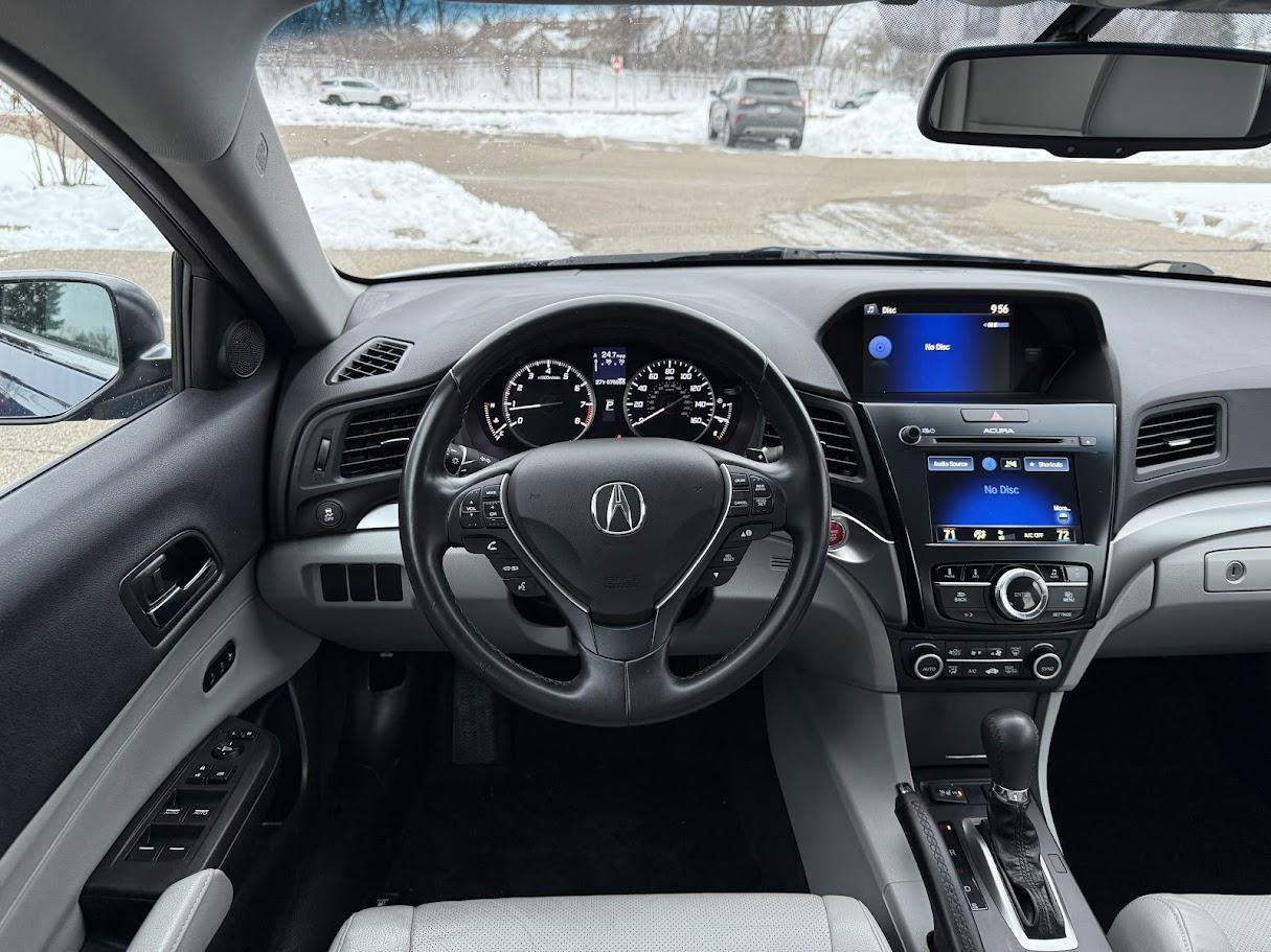 Acura ILX 8-Spd AT w/ Premium Package 2016