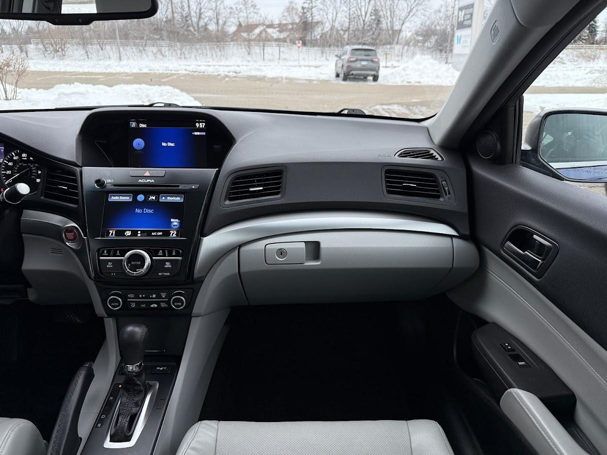 Acura ILX 8-Spd AT w/ Premium Package 2016