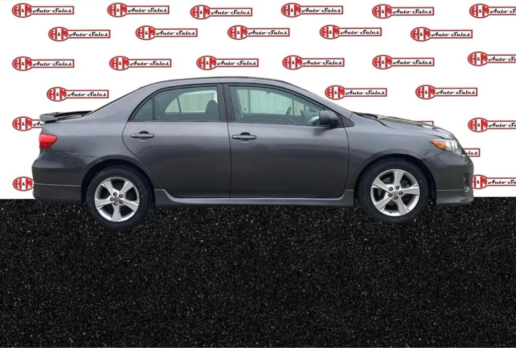 Toyota Corolla L 5-Speed MT 2012