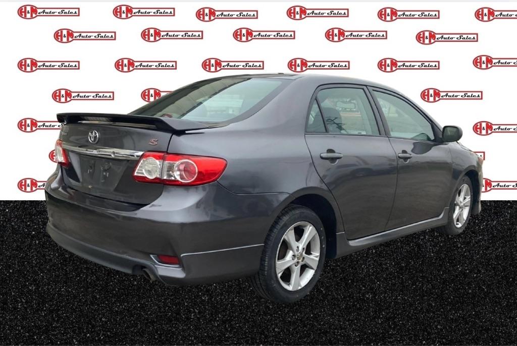 Toyota Corolla L 5-Speed MT 2012