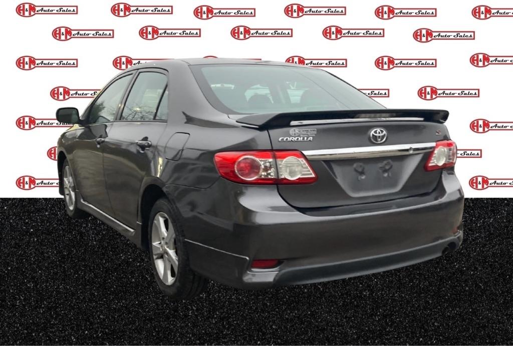 Toyota Corolla L 5-Speed MT 2012