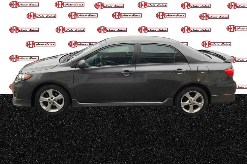 Toyota Corolla L 5-Speed MT 2012