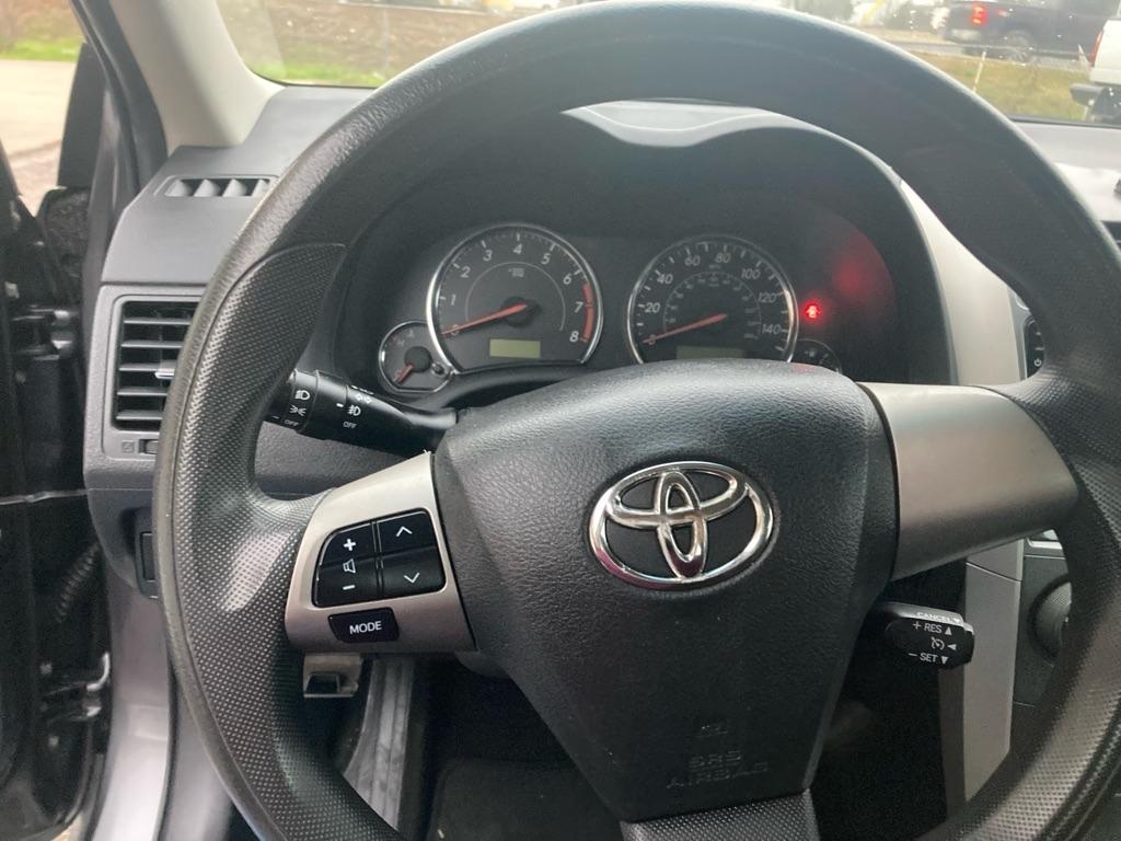 Toyota Corolla L 5-Speed MT 2012