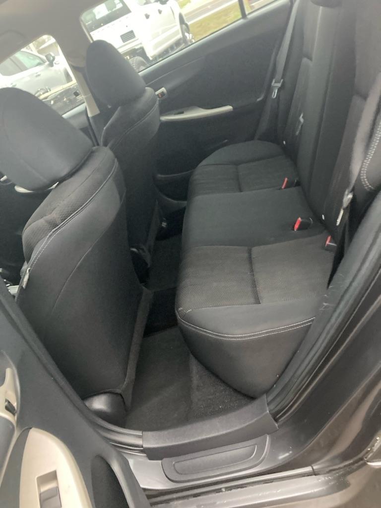 Toyota Corolla L 5-Speed MT 2012