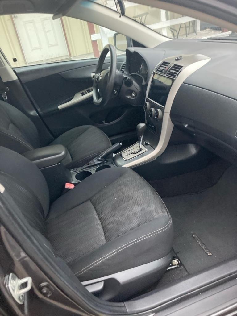 Toyota Corolla L 5-Speed MT 2012