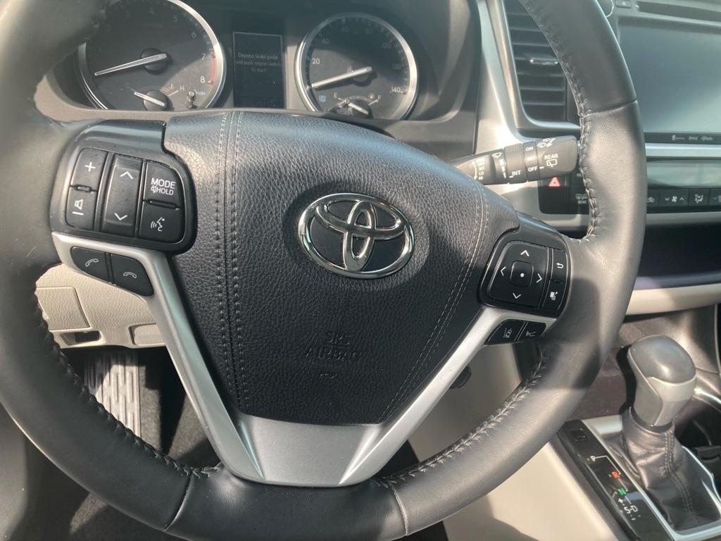 Toyota Highlander Limited FWD V6 2018