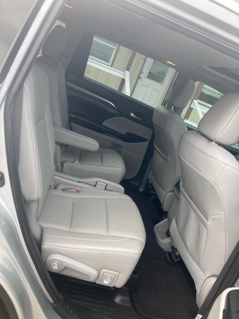 Toyota Highlander Limited FWD V6 2018