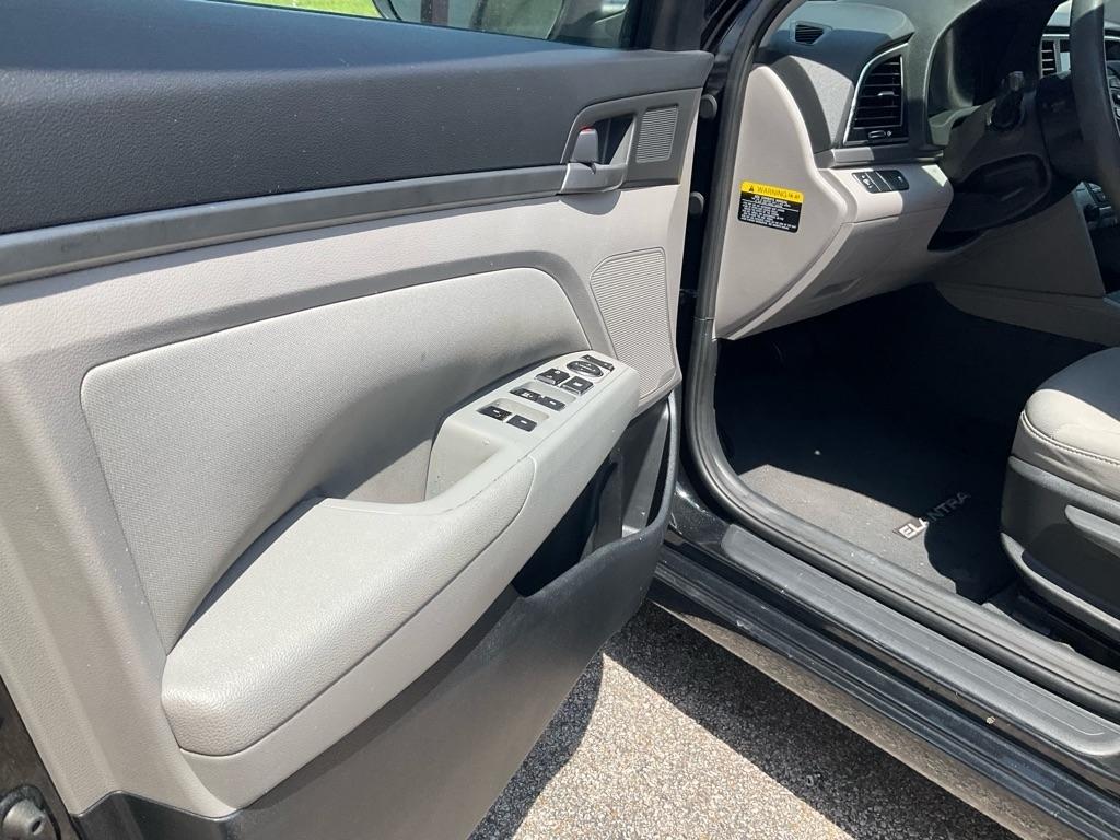 Hyundai Elantra Value Edition 6A 2017