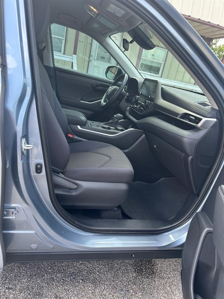 Toyota Highlander LE FWD V6 2020