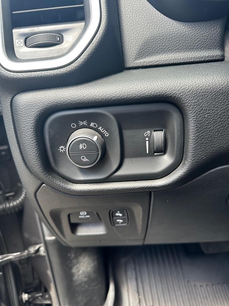RAM 1500 Big Horn Quad Cab 2WD 2021