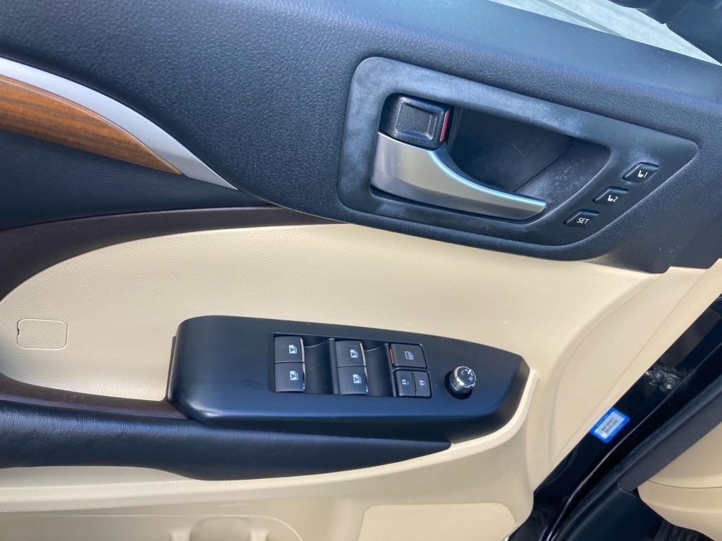 Toyota Highlander Limited FWD V6 2017