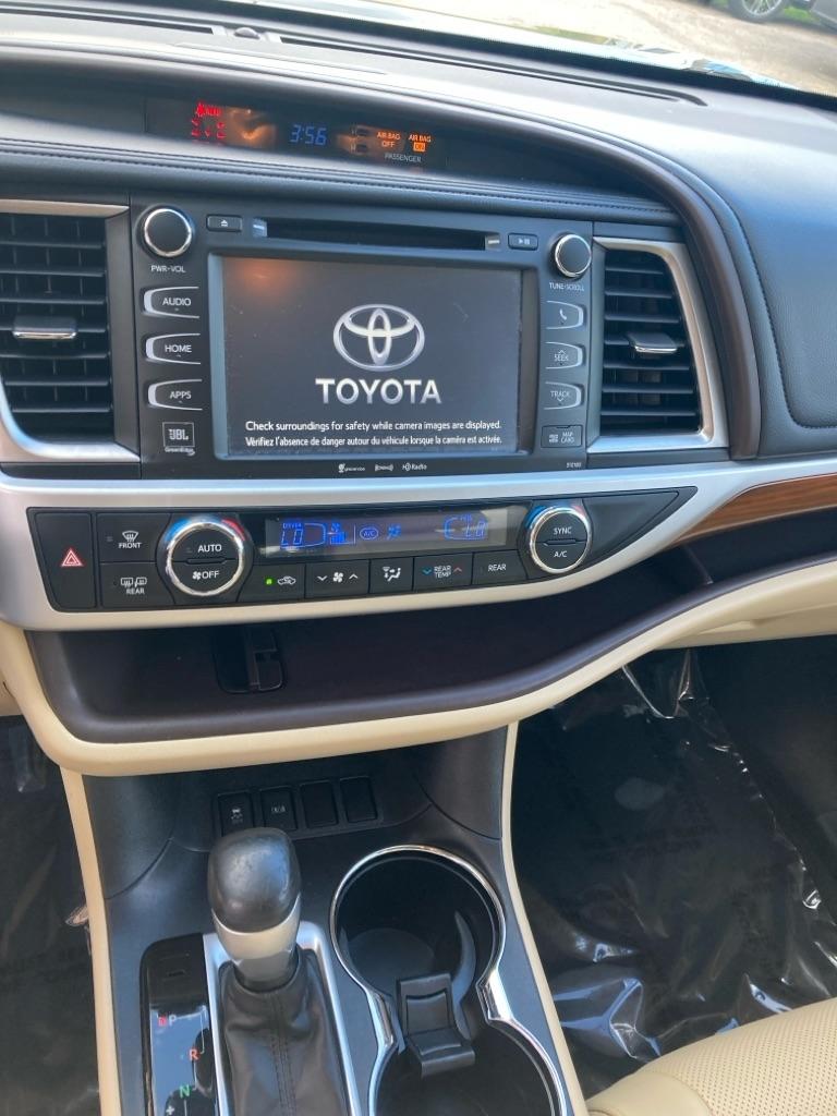 Toyota Highlander Limited FWD V6 2017