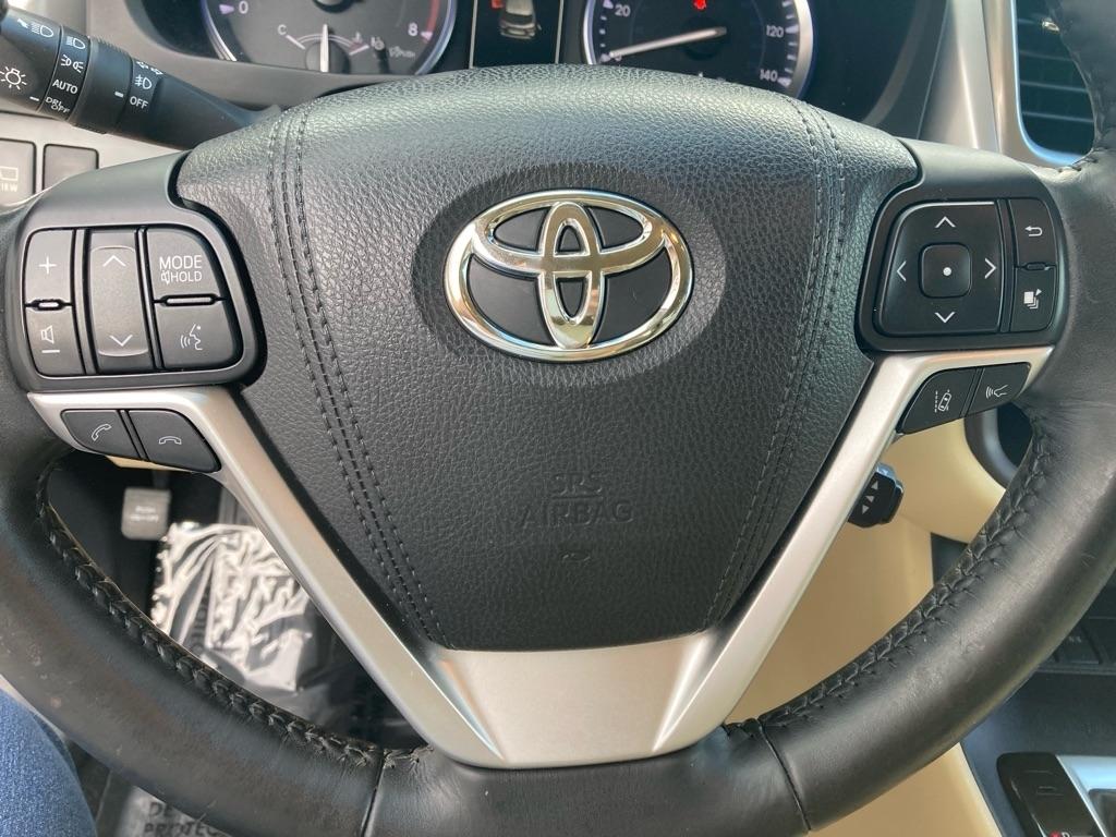 Toyota Highlander Limited FWD V6 2017