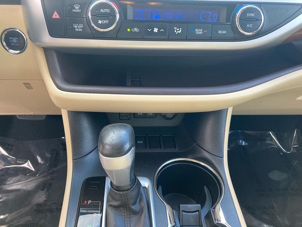 Toyota Highlander Limited FWD V6 2017