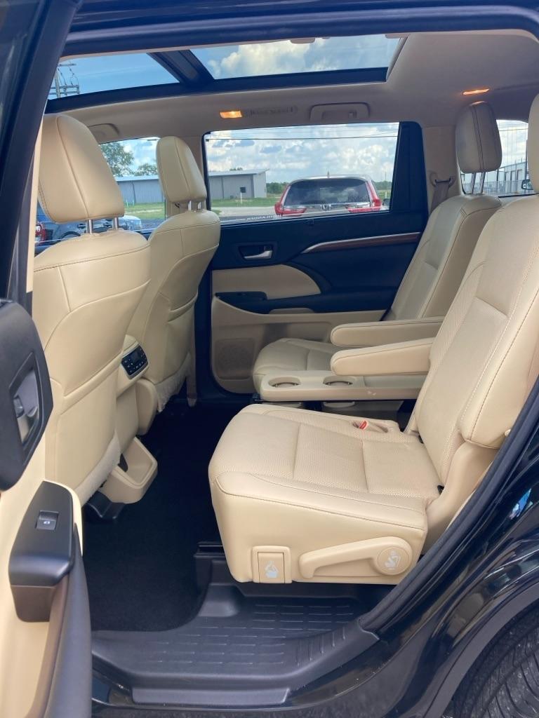 Toyota Highlander Limited FWD V6 2017