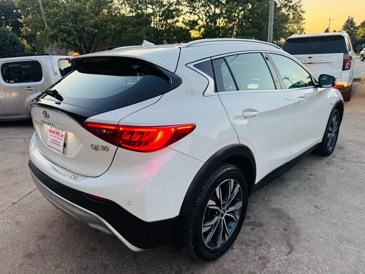 Infiniti QX30 Luxury AWD 2018