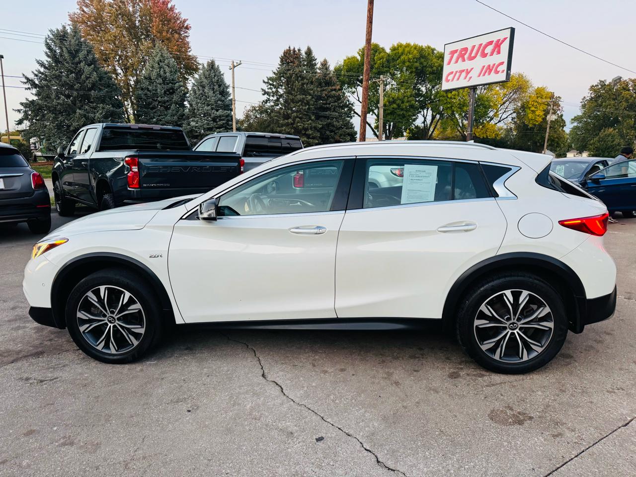 Infiniti QX30 Luxury AWD 2018