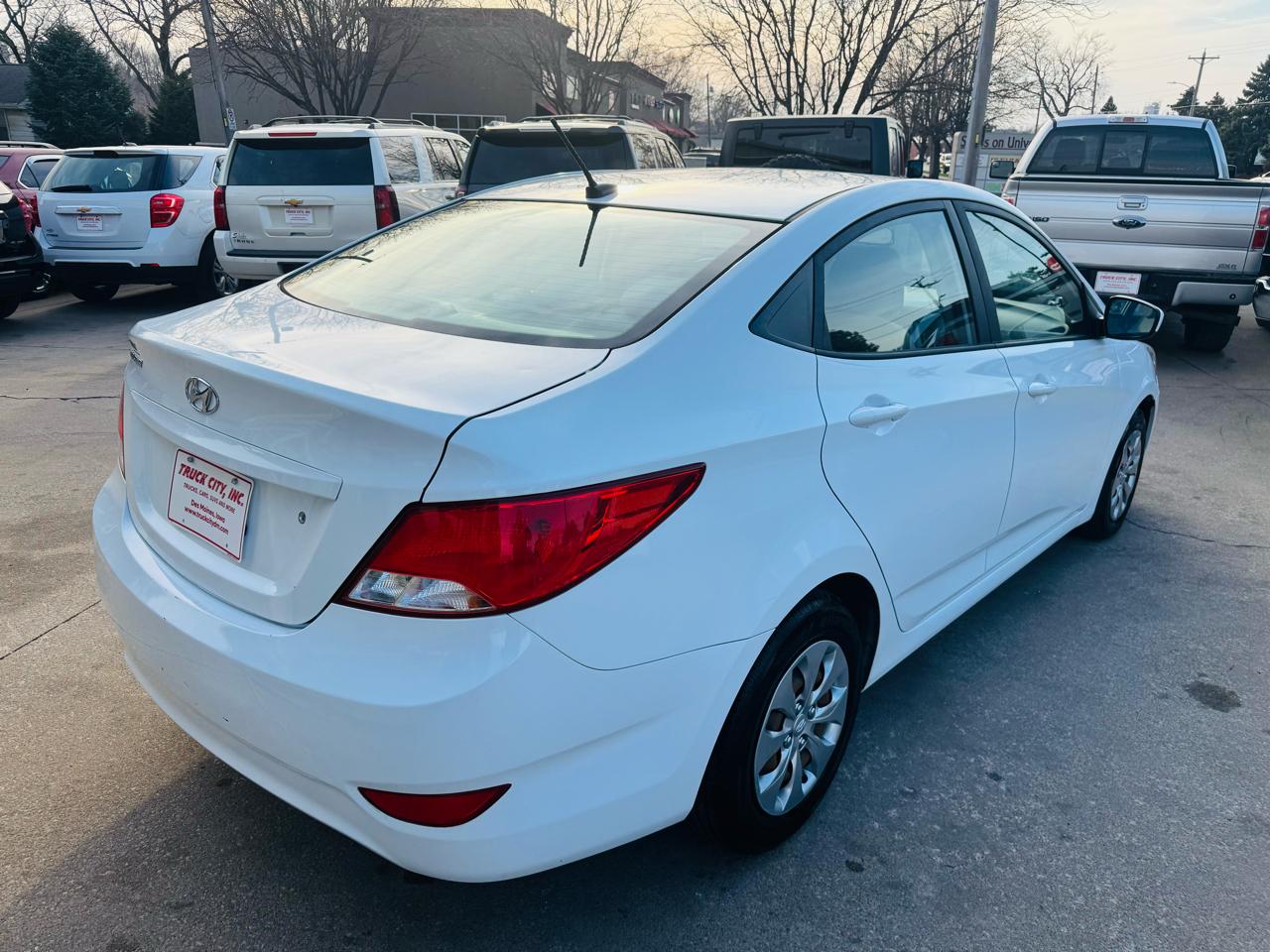 Hyundai Accent SE 4-Door 6A 2017