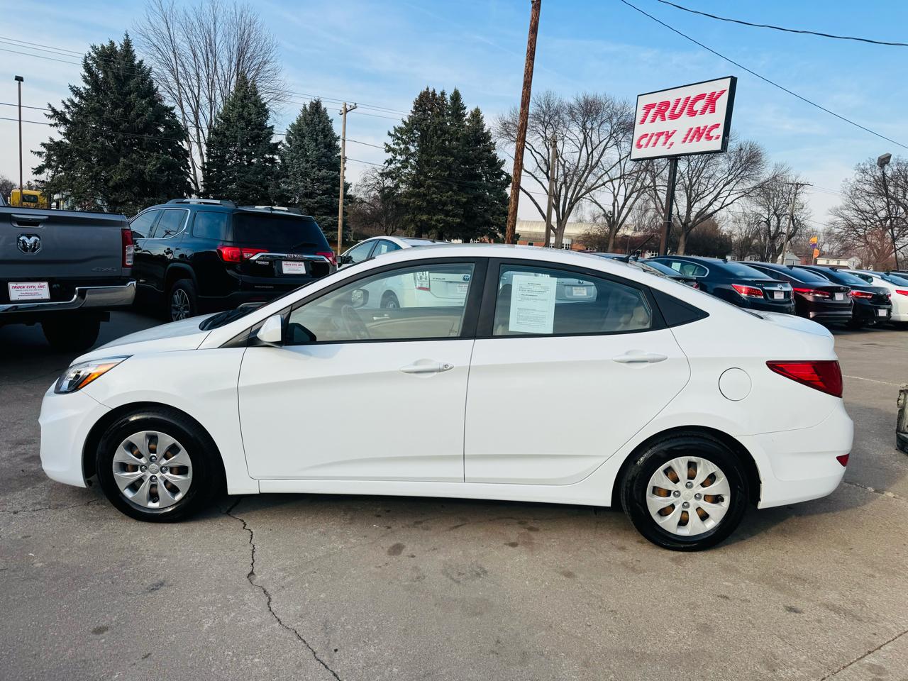 Hyundai Accent SE 4-Door 6A 2017