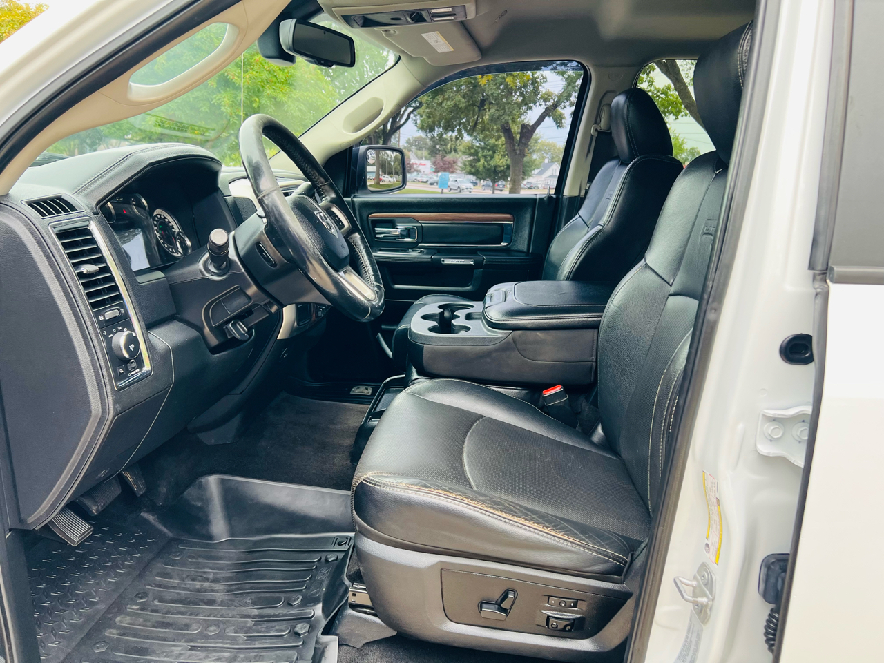 2017 Ram 2500 Laramie photo 11