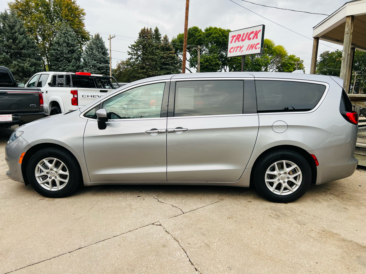 2018 Chrysler Pacifica Touring photo 6