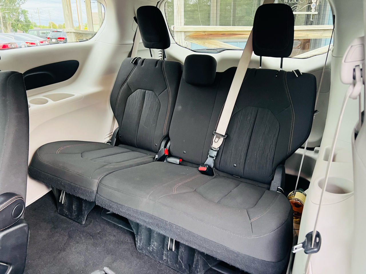 2018 Chrysler Pacifica Touring photo 9