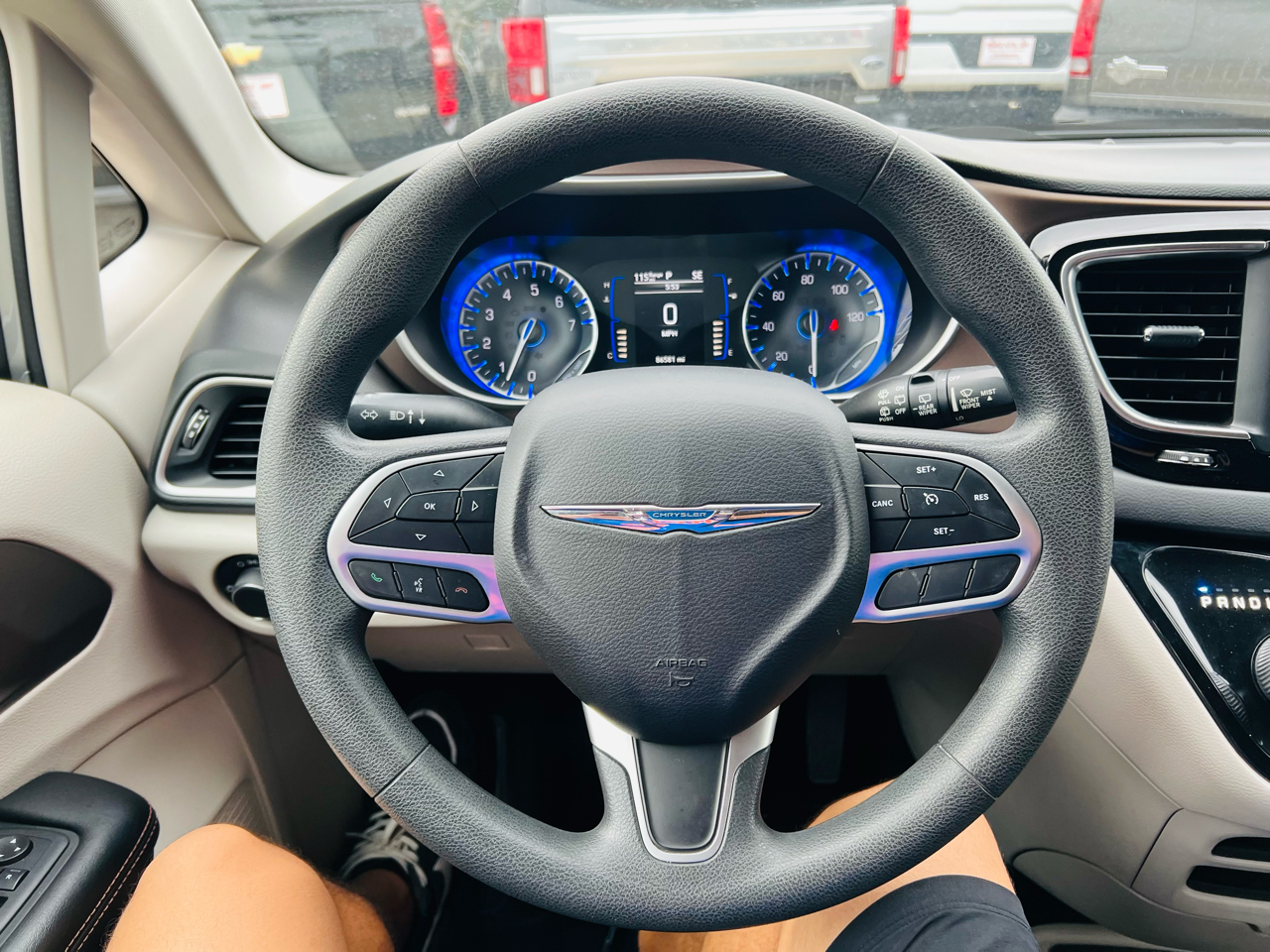 2018 Chrysler Pacifica Touring photo 11